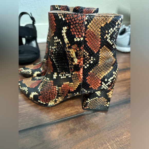 Steve Madden multi snake print bootie 6.5 - Picture 3 of 4